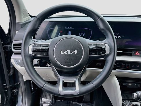Used 2025 Kia Sportage EX FWD image 11
