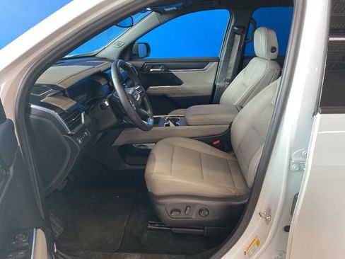 Used 2024 GMC Acadia Elevation image 10