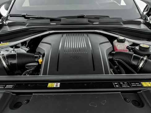 Used 2024 Land Rover Range Rover Long Wheelbase Autobiography image 17