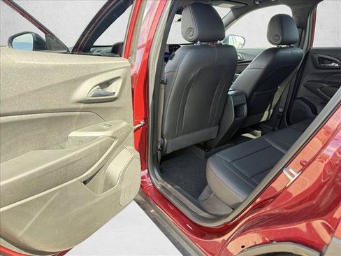 Used 2024 Chevrolet Trax RS w/ Sunroof Package FWD image 20