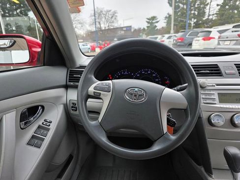 Used 2010 Toyota Camry LE image 16