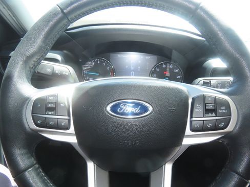 Certified 2023 Ford Explorer XLT RWD image 29
