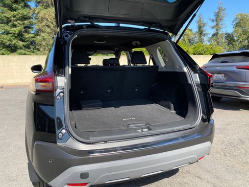 Used 2022 Nissan Rogue SV image 26