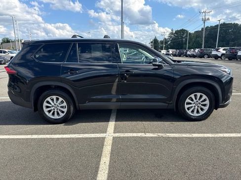 Used 2024 Toyota Grand Highlander AWD image 8