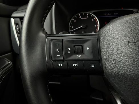 Used 2025 Nissan Rogue SV FWD image 33