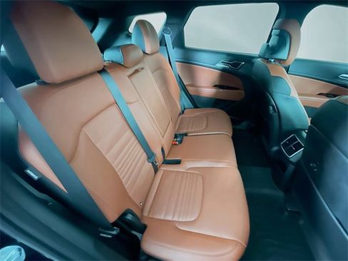 Used 2024 Kia Sportage SX image 30