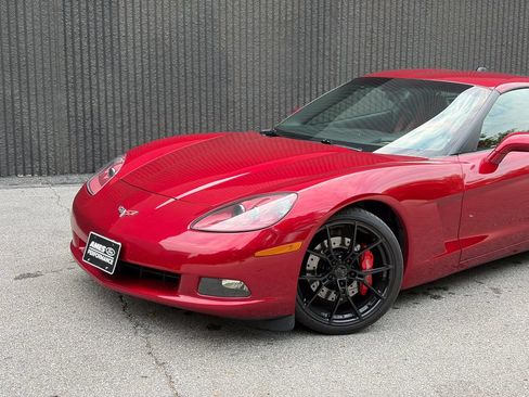 Used 2005 Chevrolet Corvette Coupe w/ Preferred Equipment Group RWD image 2