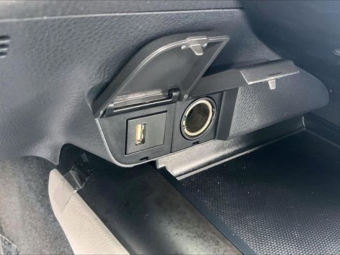 Used 2023 Toyota Camry SE image 38