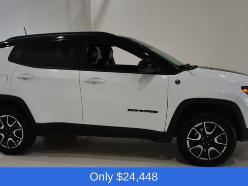 Used 2025 Jeep Compass Trailhawk AWD/4WD image 3