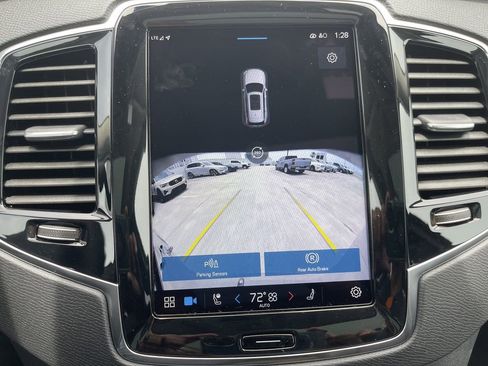 Used 2025 Volvo XC90 B6 Plus image 16