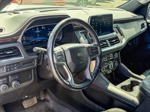 Used 2022 Chevrolet Tahoe Z71 w/ Luxury Package AWD/4WD image 8