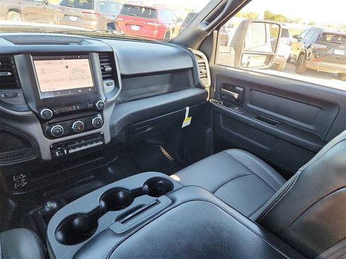 Used 2024 RAM 5500 Tradesman w/ Chrome Appearance Group image 12