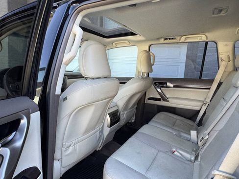 Used 2014 Lexus GX 460 w/ Premium Package AWD/4WD image 24