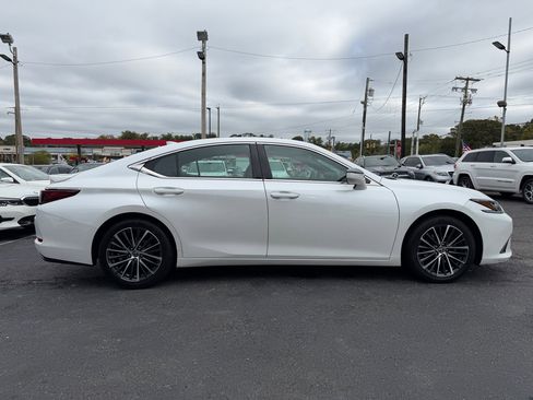 Used 2022 Lexus ES 350 w/ Premium Package image 4