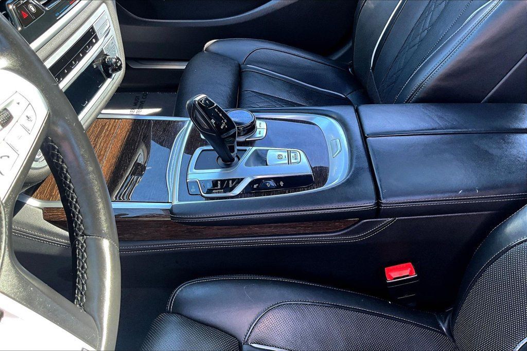 Used 2021 BMW 750i xDrive w/ Executive Package AWD/4WD image 18