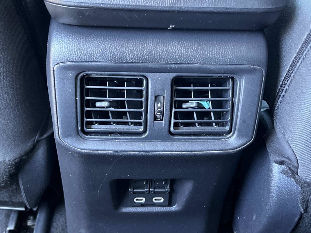 Used 2025 Toyota RAV4 XLE AWD/4WD image 17