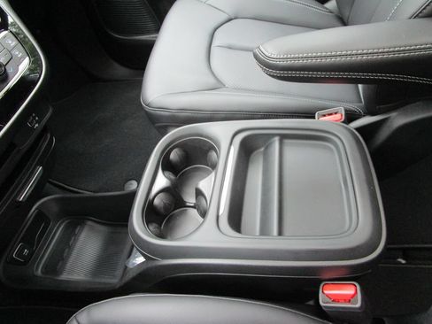 New 2027 Chrysler Pacifica Select w/ Family Tech Group FWD image 51