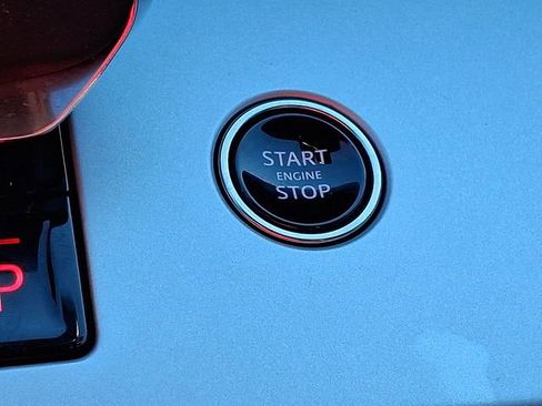 Used 2025 Land Rover Range Rover Long Wheelbase Autobiography image 30