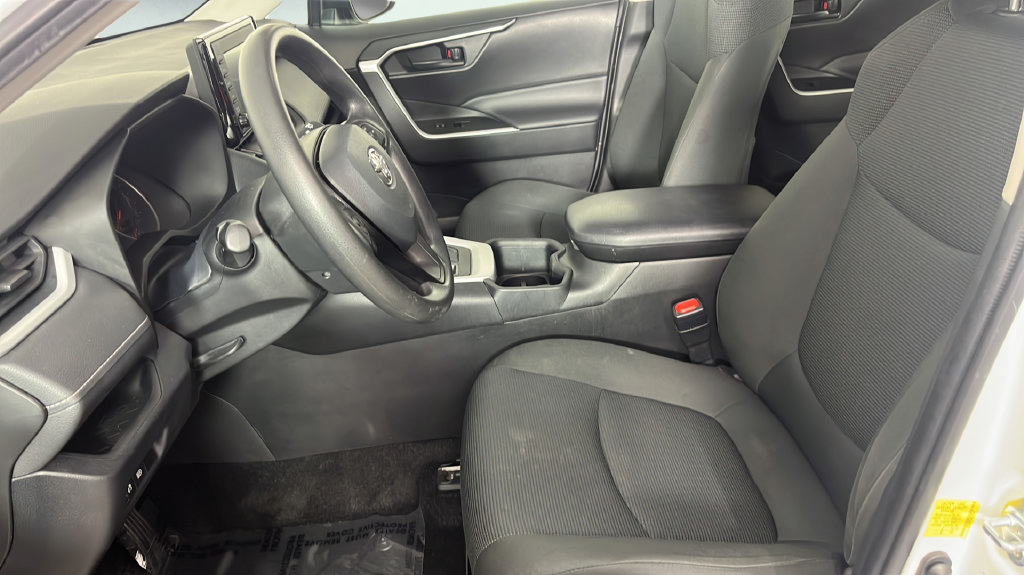Used 2022 Toyota RAV4 LE AWD/4WD image 14