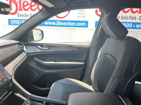 New 2025 Jeep Grand Cherokee Laredo w/ Luxury Tech Group I image 35