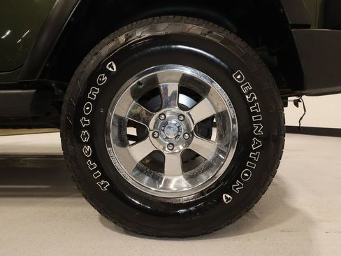 Used 2007 Jeep Wrangler Unlimited Sahara w/ Dual Top Group image 20