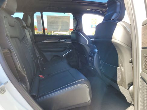 New 2025 Jeep Grand Cherokee Overland image 13