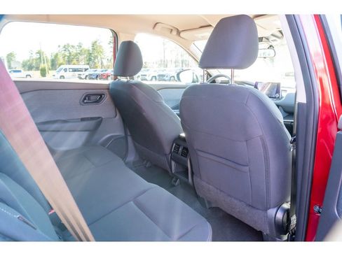 Used 2023 Nissan Rogue S image 15