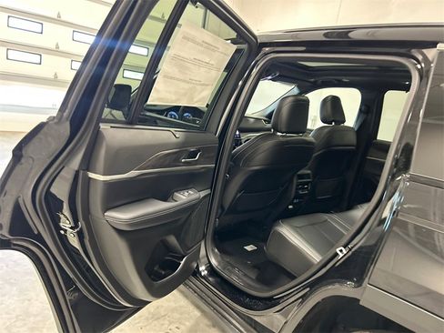 New 2025 Jeep Grand Cherokee Limited w/ Luxury Tech Group II image 30