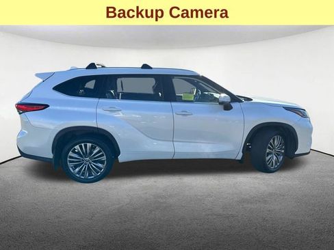 Used 2021 Toyota Highlander Platinum image 12