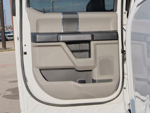 Certified 2020 Ford F250 XLT w/ Tremor Off-Road Package image 27