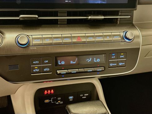 Used 2025 Hyundai Kona SEL AWD/4WD image 24