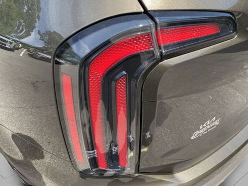 Certified 2025 Kia Telluride SX FWD image 32