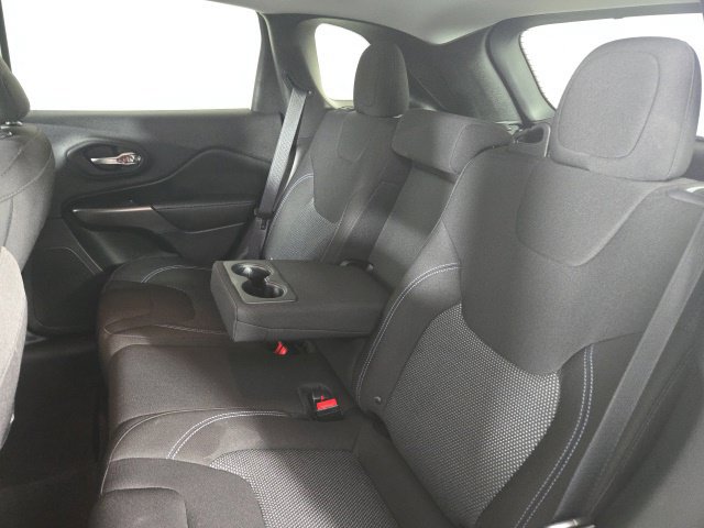 Used 2019 Jeep Cherokee Latitude w/ Popular Appearance Group AWD/4WD image 16