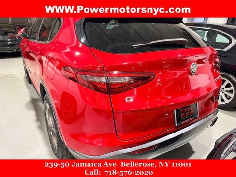 Used 2022 Alfa Romeo Stelvio Ti image 5