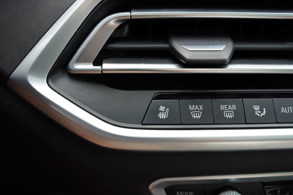 Used 2023 BMW X5 xDrive40i w/ M Sport Package AWD/4WD image 31