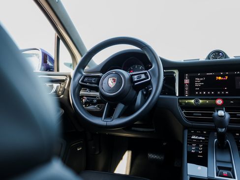 Certified 2025 Porsche Macan image 26