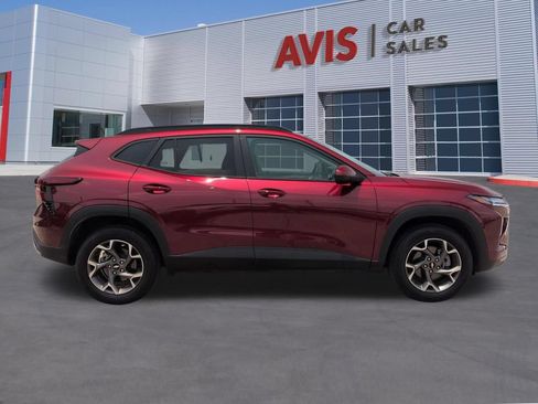 Used 2025 Chevrolet Trax LT w/ LT Convenience Package FWD image 5