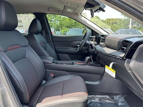 New 2025 Nissan Kicks SR image 10