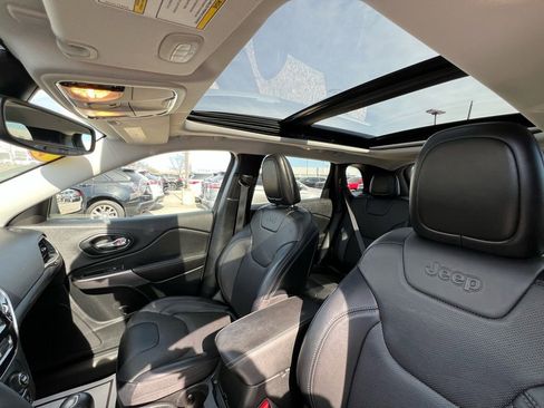 Used 2022 Jeep Cherokee Limited image 19