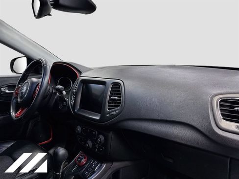 Used 2019 Jeep Compass Trailhawk AWD/4WD image 29