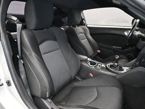 Used 2020 Nissan 370Z w/ Sport Package image 37