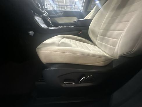 Used 2018 Ford Edge SEL FWD image 18