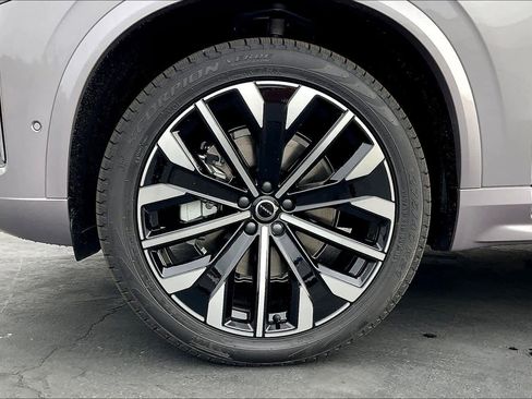 New 2026 Volvo XC90 B6 Plus w/ Protection Package Premier image 14