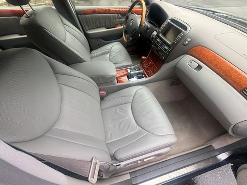 Used 2004 Lexus LS 430 RWD image 20