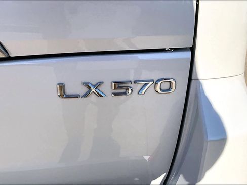 Used 2017 Lexus LX 570 4WD image 9
