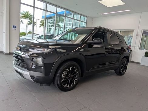 Used 2023 Chevrolet TrailBlazer LT FWD image 3