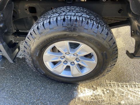 Used 2022 Chevrolet Silverado 1500 LT w/ Safety Package image 10