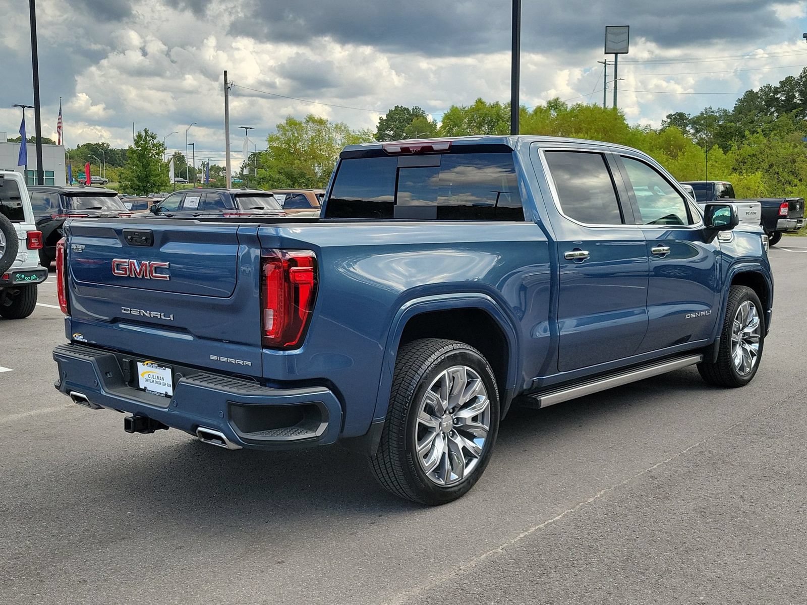 Used 2026 GMC Sierra 1500 Denali w/ Denali Reserve Package AWD/4WD image 3