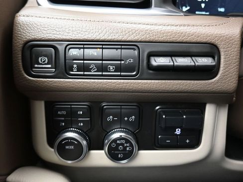 Used 2022 GMC Yukon XL Denali w/ Max Trailering Package image 33