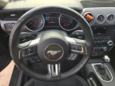 Used 2018 Ford Mustang Coupe RWD image 7